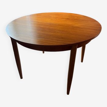 Scandinavian round teak table with butterfly extensions from the 60s
