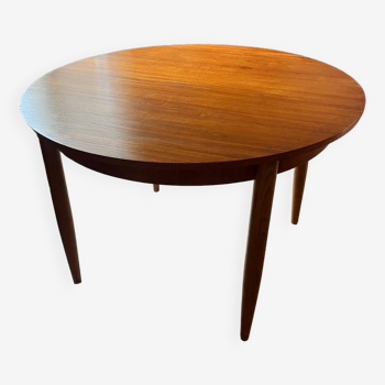 Table ronde scandinave en teck avec rallonges papillon années 60