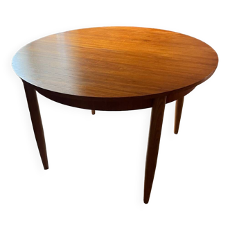 Scandinavian round teak table with butterfly extensions from the 60s