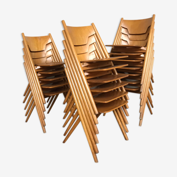 Série de 33 chaises empilable Hiller design épuré look scandinave