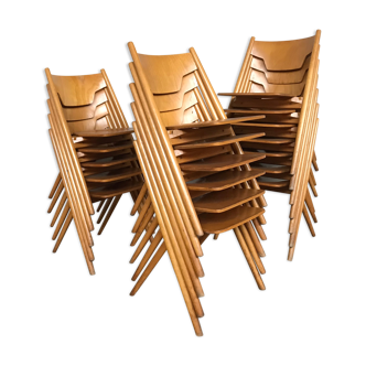 Série de 33 chaises empilable Hiller design épuré look scandinave