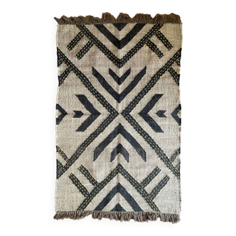 3x5 Ft-Jute\Wool Handwoven Kilim Rug with Thread Work,Home Decor,Living,Wall Decor,Floor Rug/Carpet.