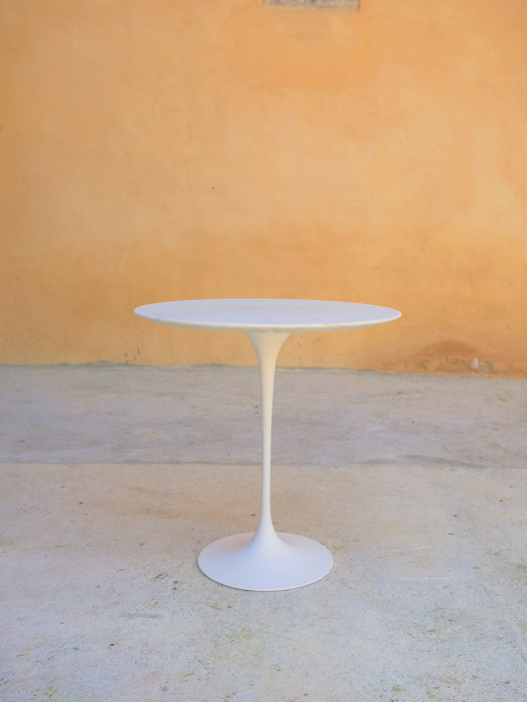 Tulip side table by Eero Saarinen for Knoll International Editions