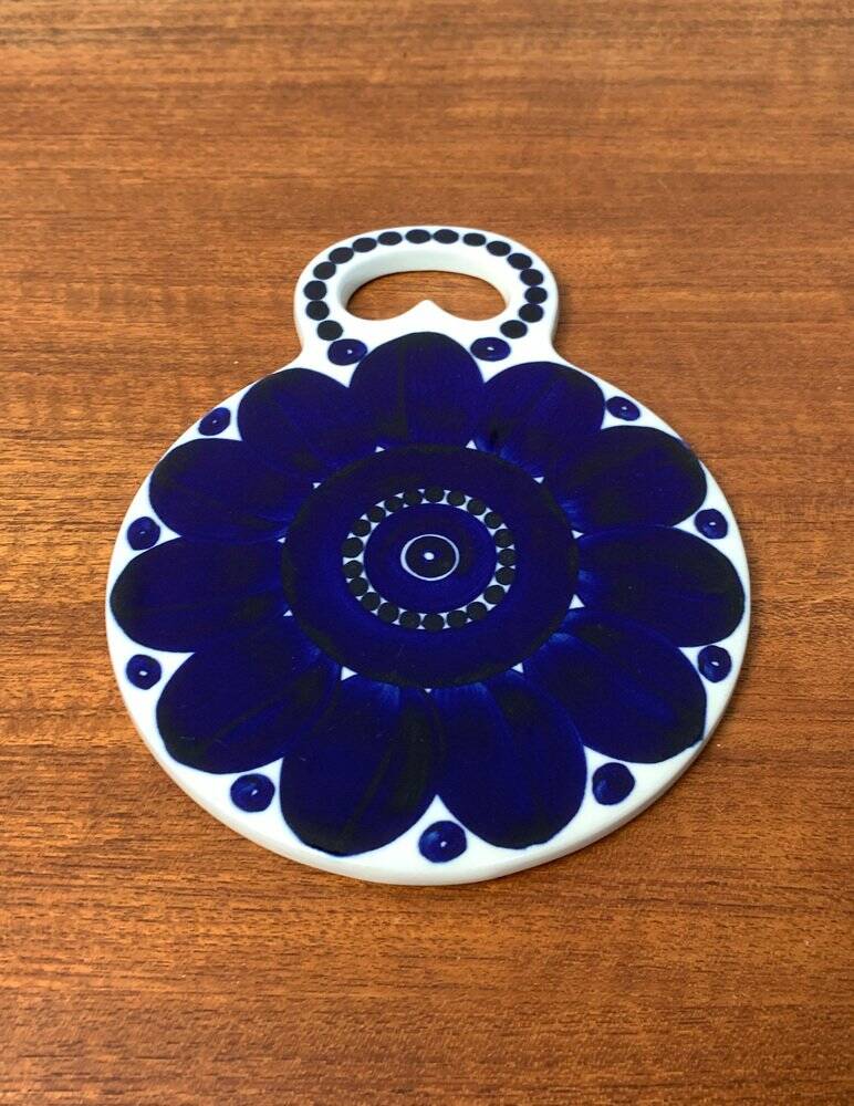 Vintage Valencia wall plate design by Ulla Procope for Arabia, Finland.