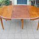 Napoleon III table in fine walnut from the late 19th century.