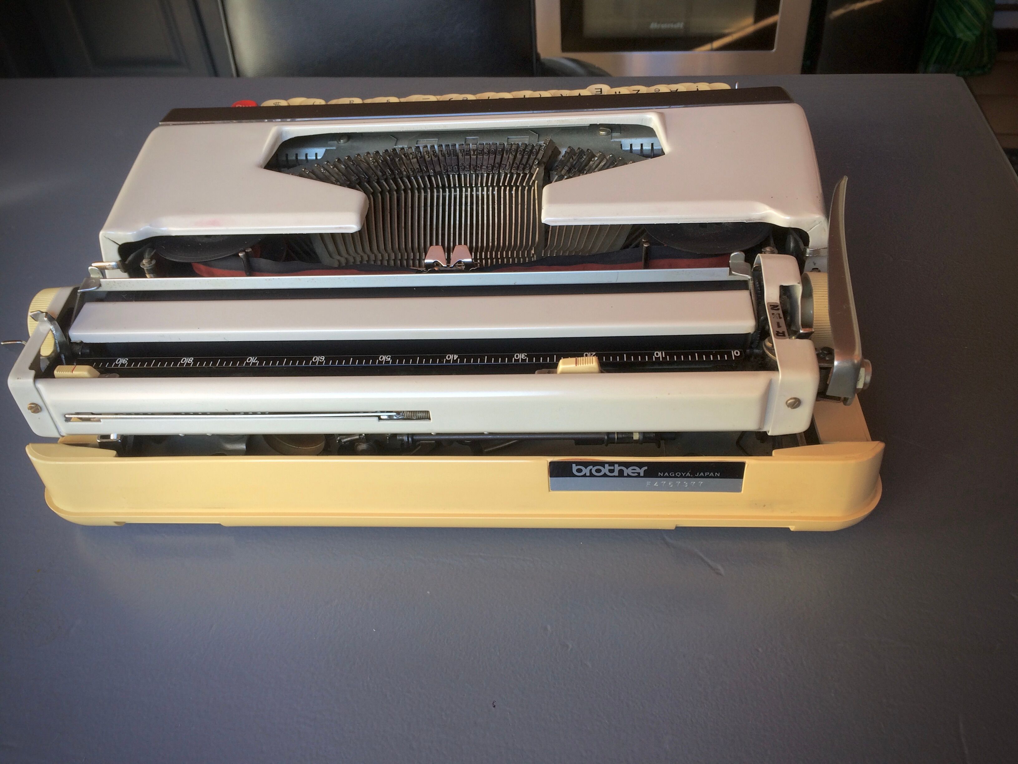 TYPEwriter BROTHER 1972 Deluxe 1350