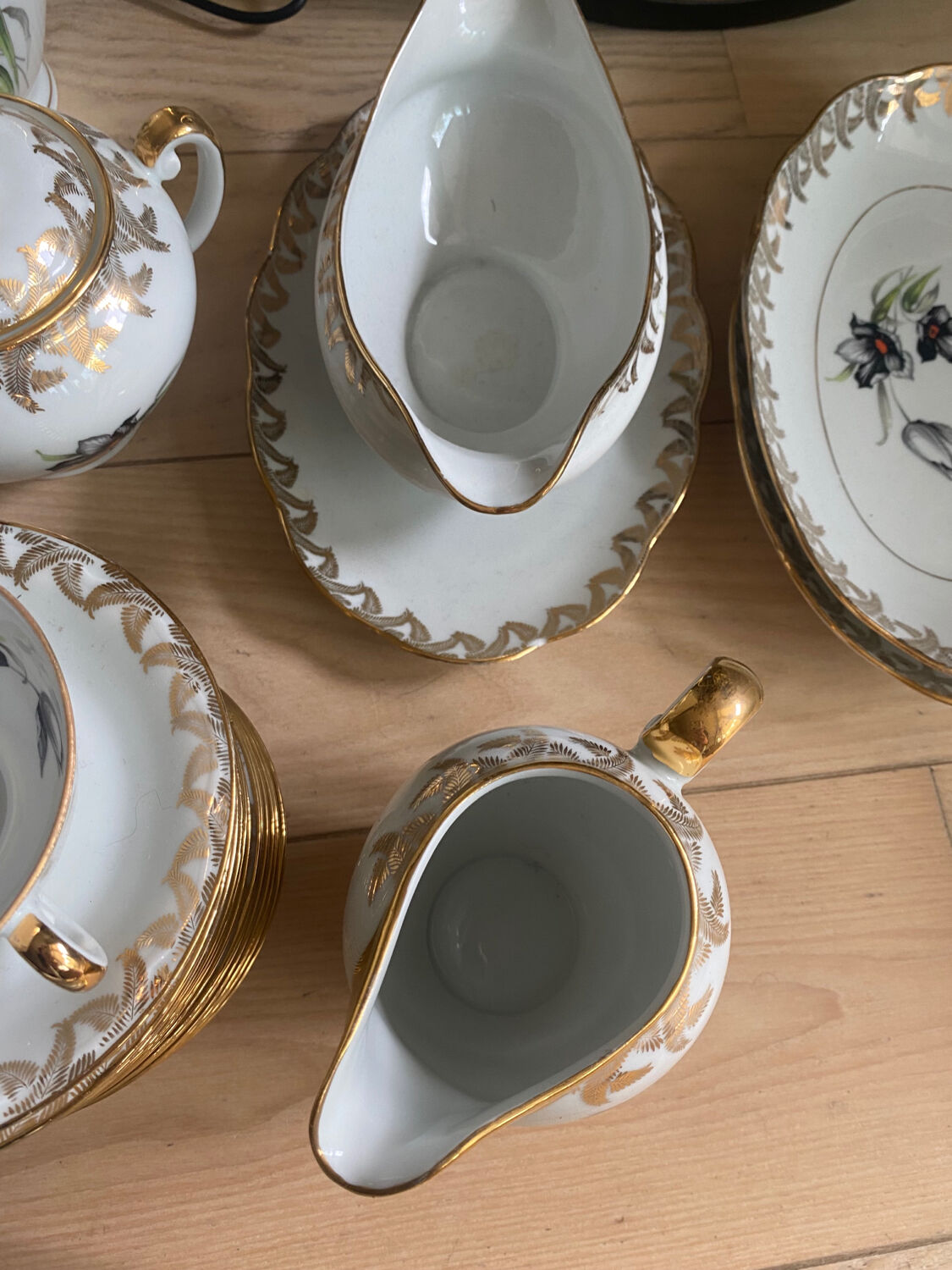 Porcelain - 79-piece dinner service
