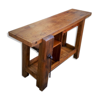 Établi ancien aménagé