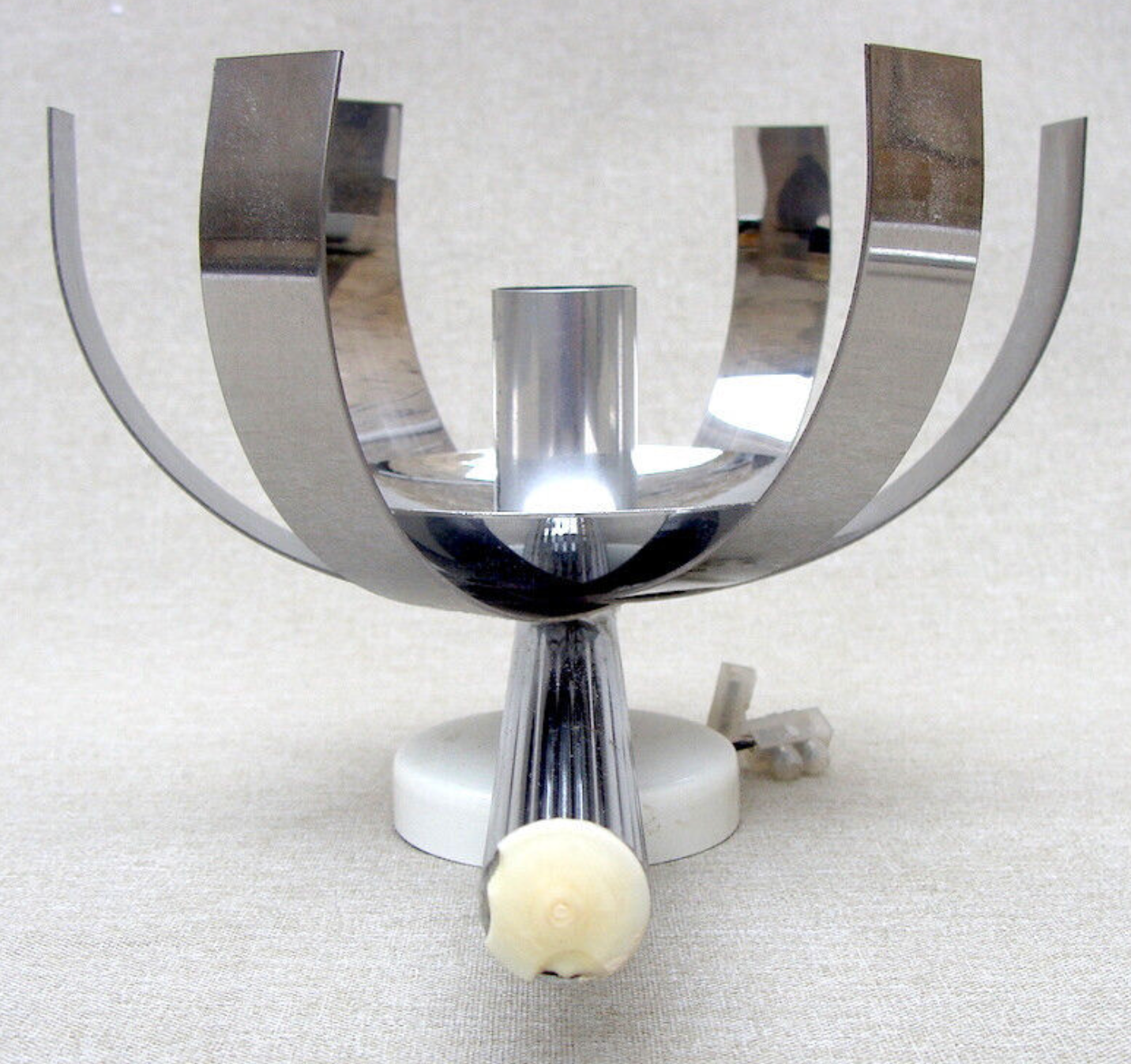 Pair of wall lamps "Fleur de lumière" Trocmé chromed aluminum, 70s