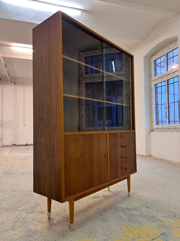 Vitrine en noyer par Deutsche Werkstätten Hellerau