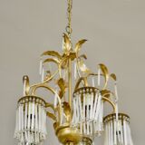 Lustre en métal doré en pendeloques en cristal