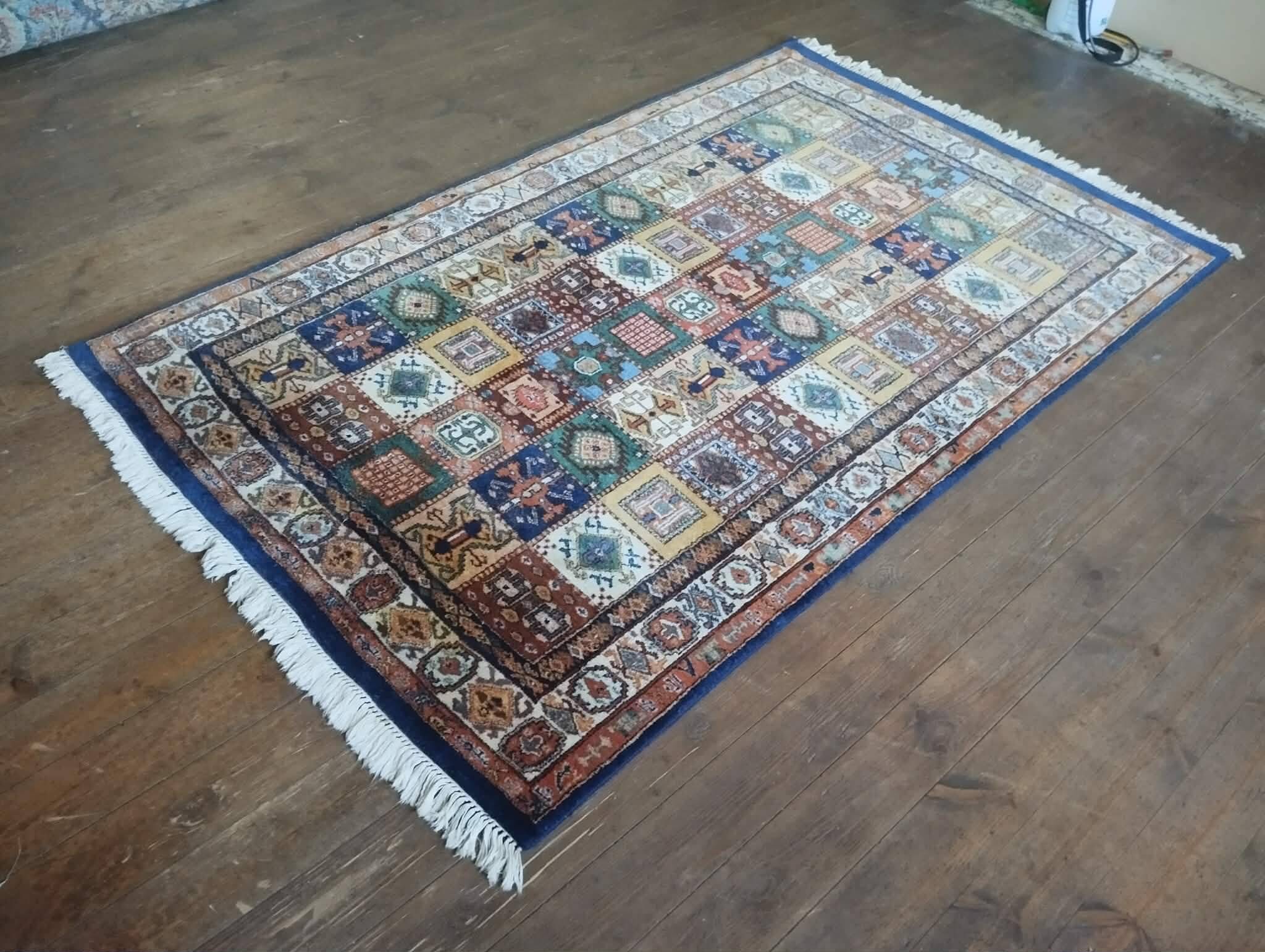 Handmade Indian rug 215x136cm