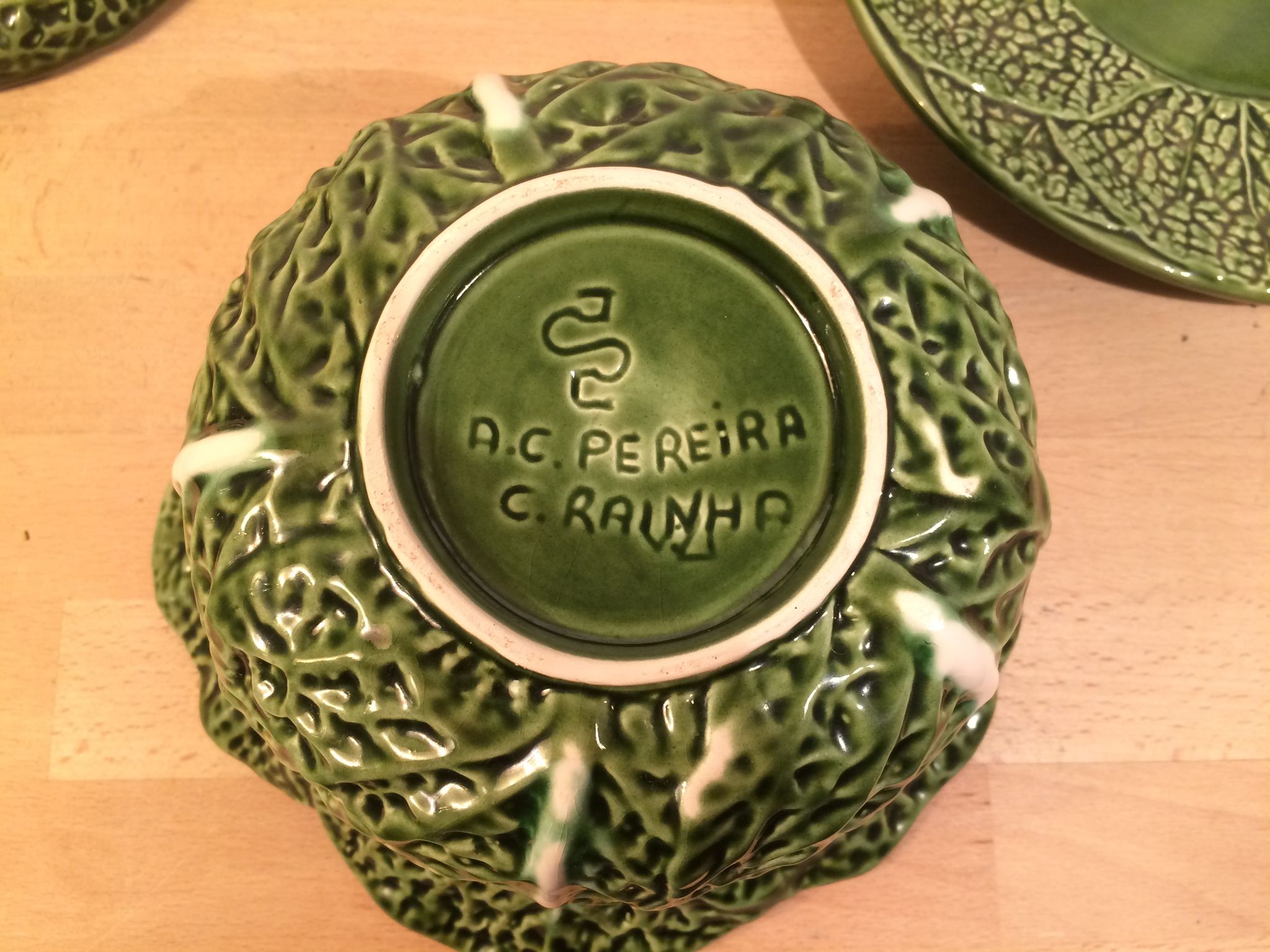 Ceramic cabbage service: salad bowl and tureen