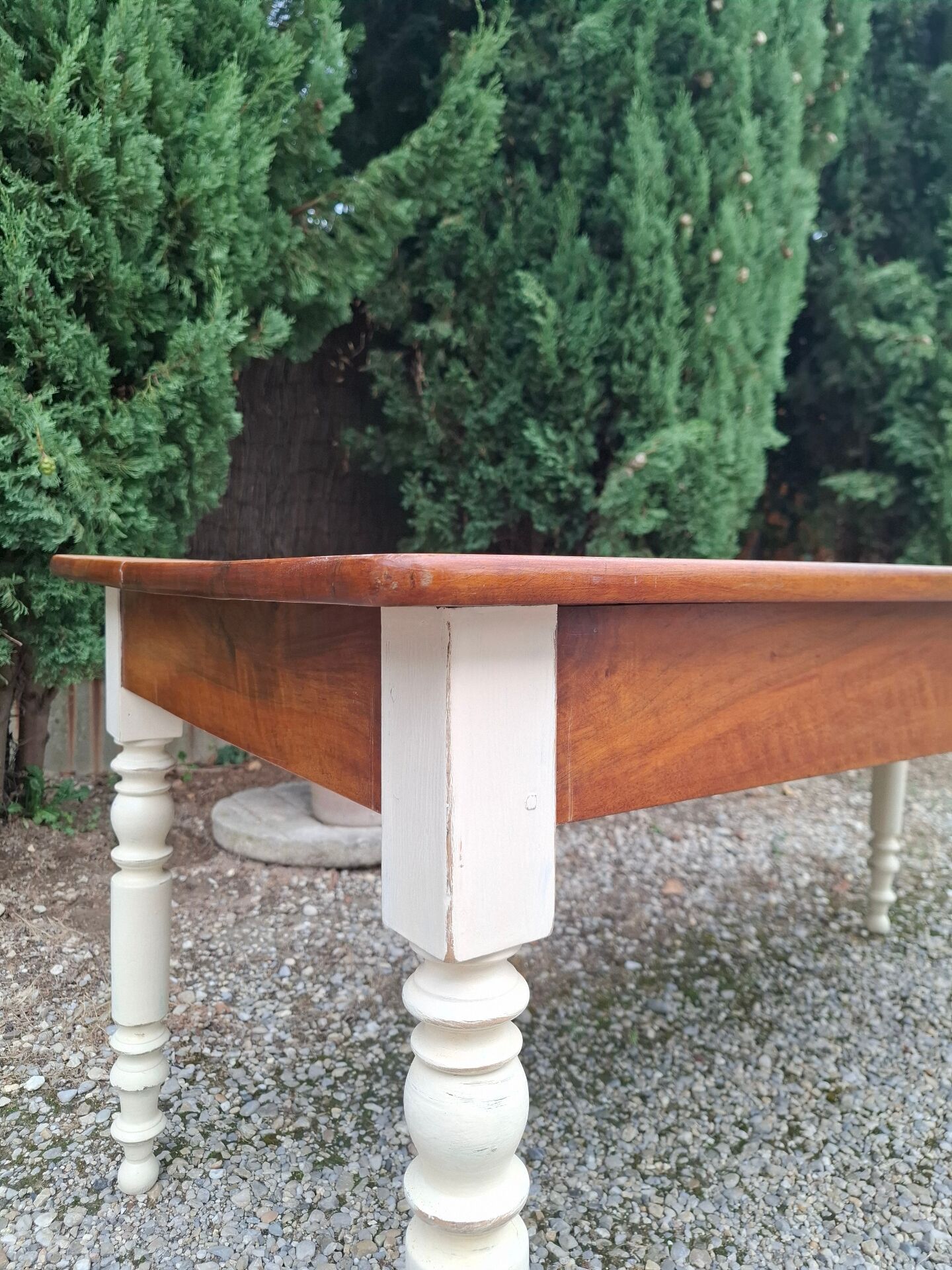 Farm table