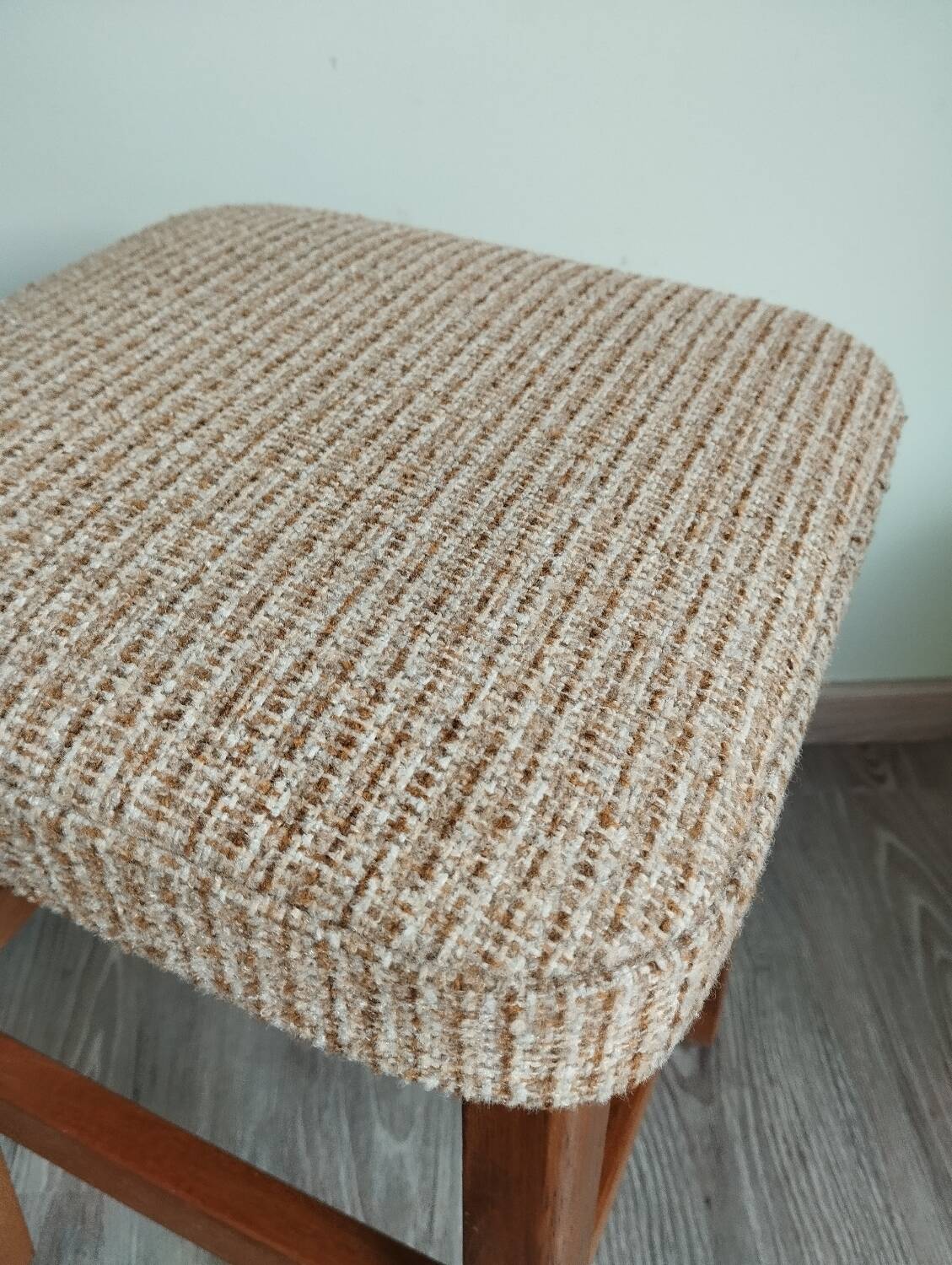 Tabouret bois et tissu scandinave