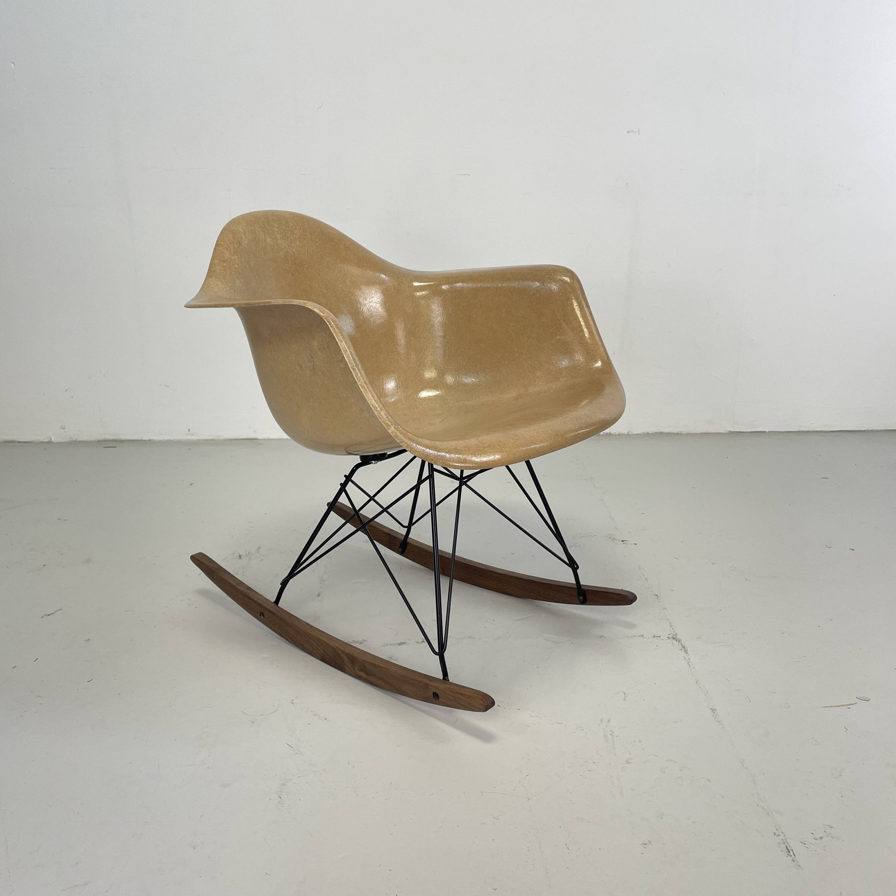 Eames Herman Miller 1950s RAR rocking chair in light tan