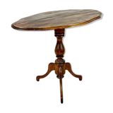 Tripod pedestal table