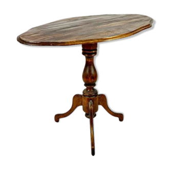 Tripod pedestal table