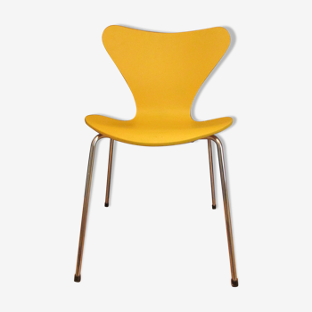 Chaise fourmi jaune de Jacobsen édition Fritz Hansen