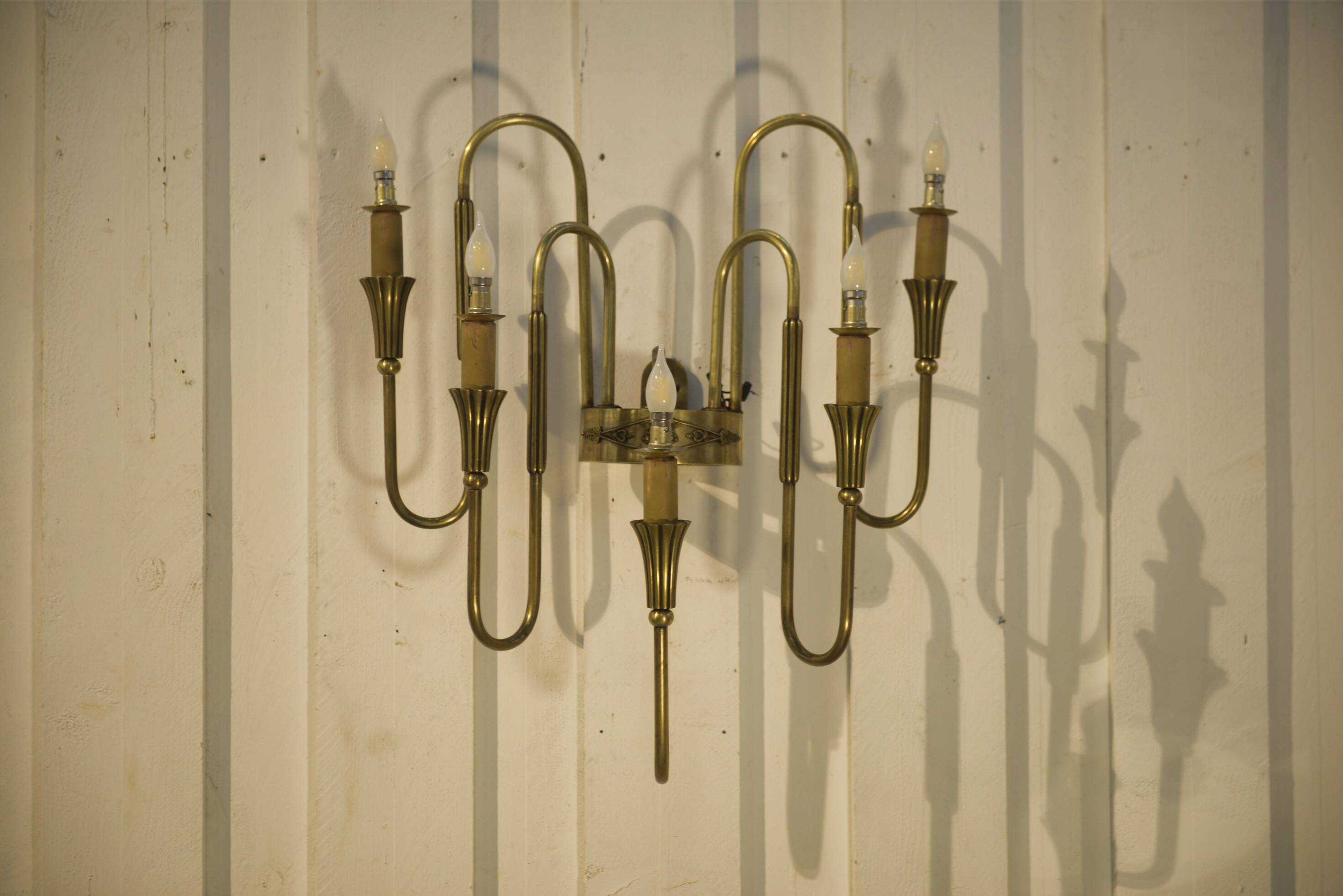 Monumental bronze wall light with 5 arms, neoclassical Art Deco from the 1940s.