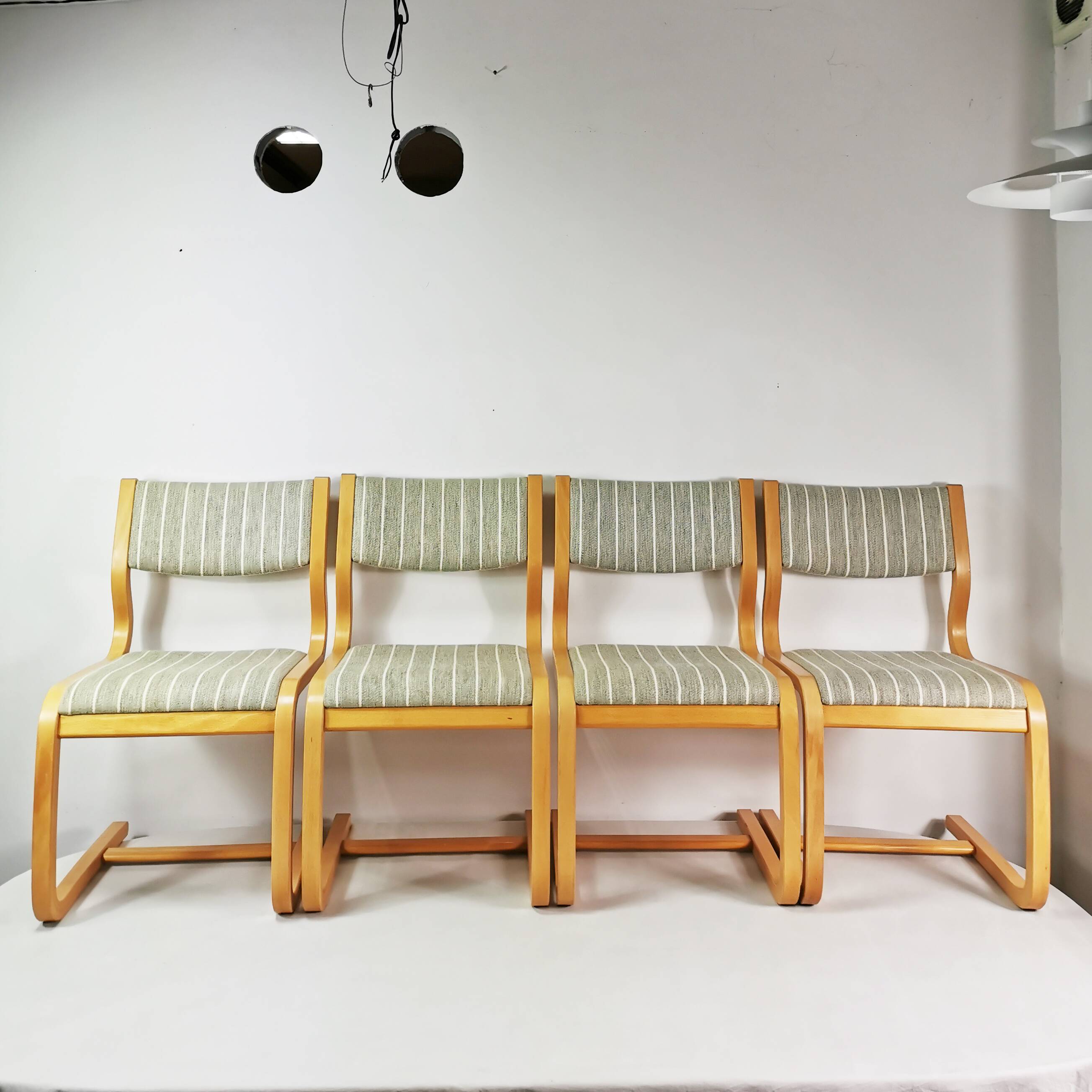 Zestaw 4 krzeseł Mid Century, proj. Magnus Olesen, Dania, late 70.