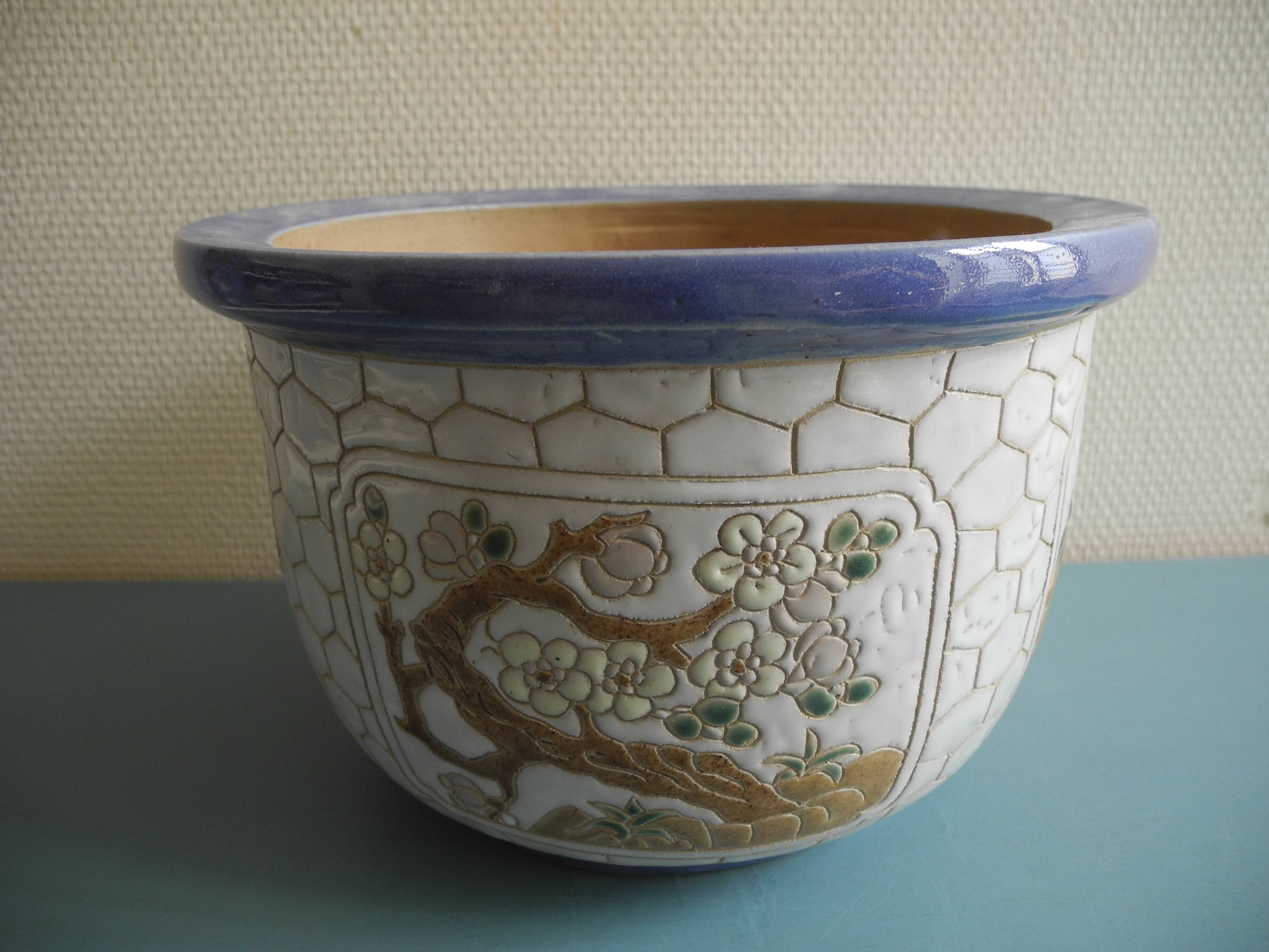 Vintage ceramic flower pot/planter