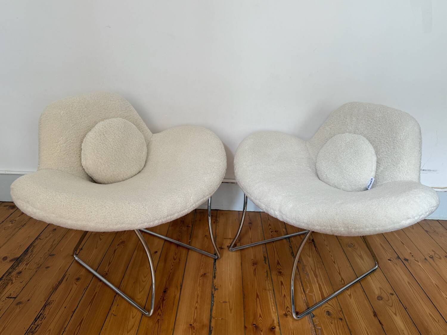 Pair of ultra-comfortable armchairs in white terry fabric