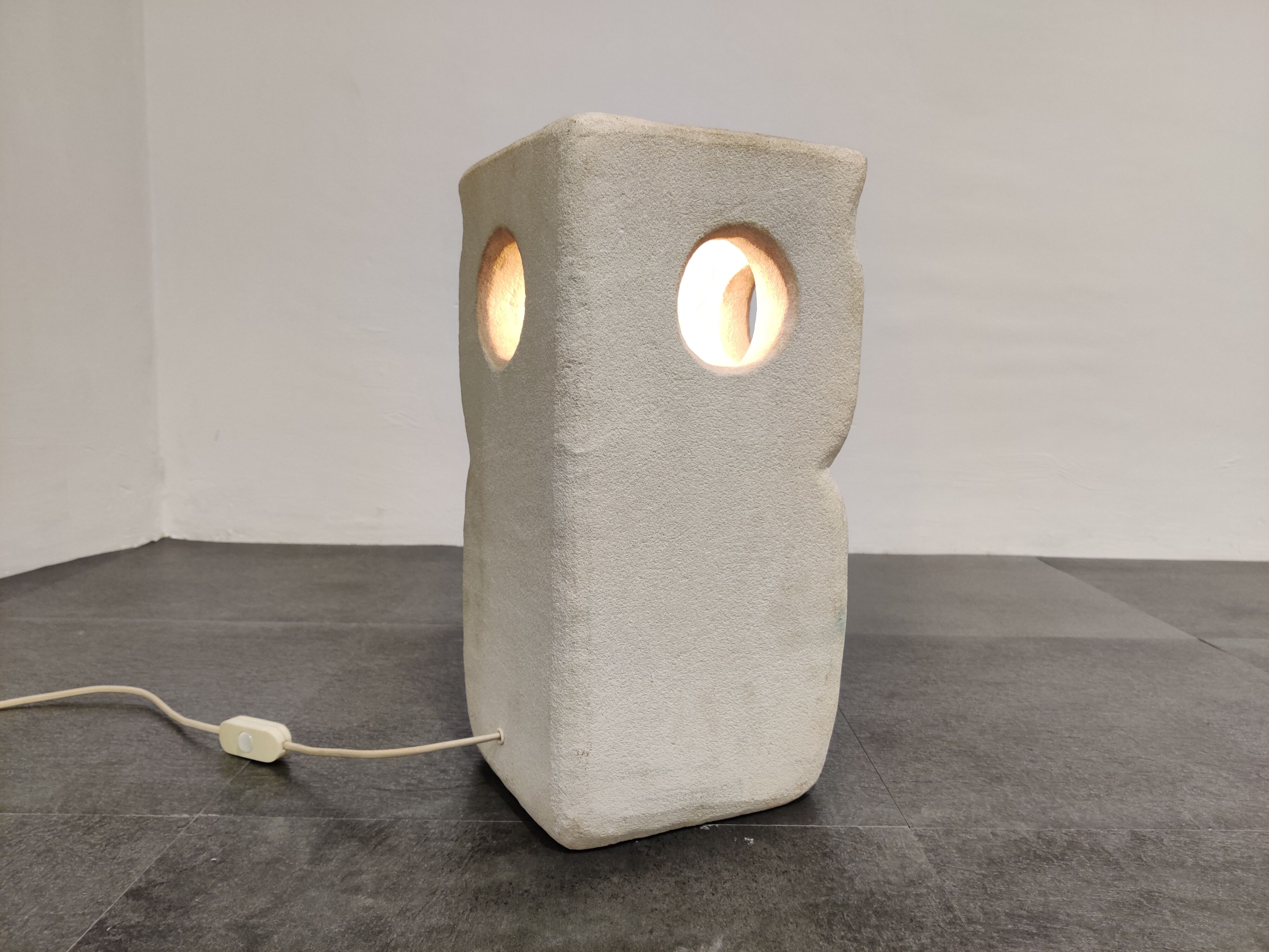 Limestone owl lamp by Albert Tormos, 1970s