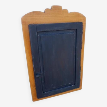 Solid wood hanging cabinet