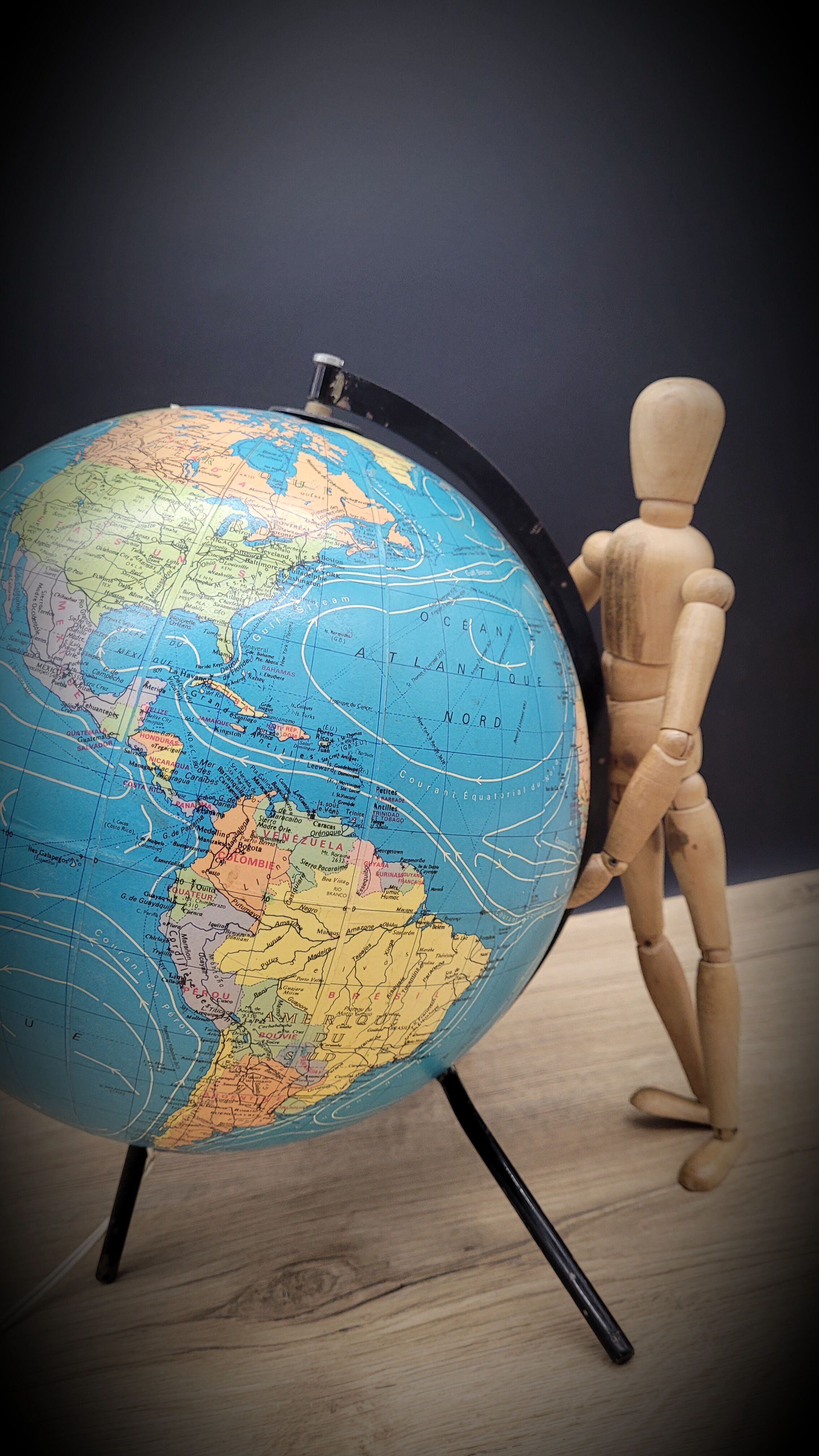 Taride World Map 1977