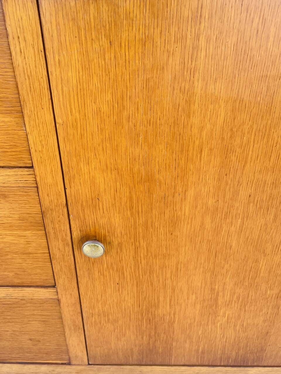 Vintage oak storage unit with drawers from the 50s/60s.