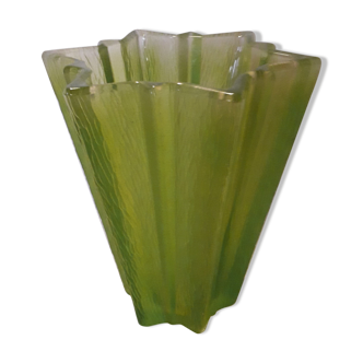 Vase en verre de forme d'étoile vert  art déco