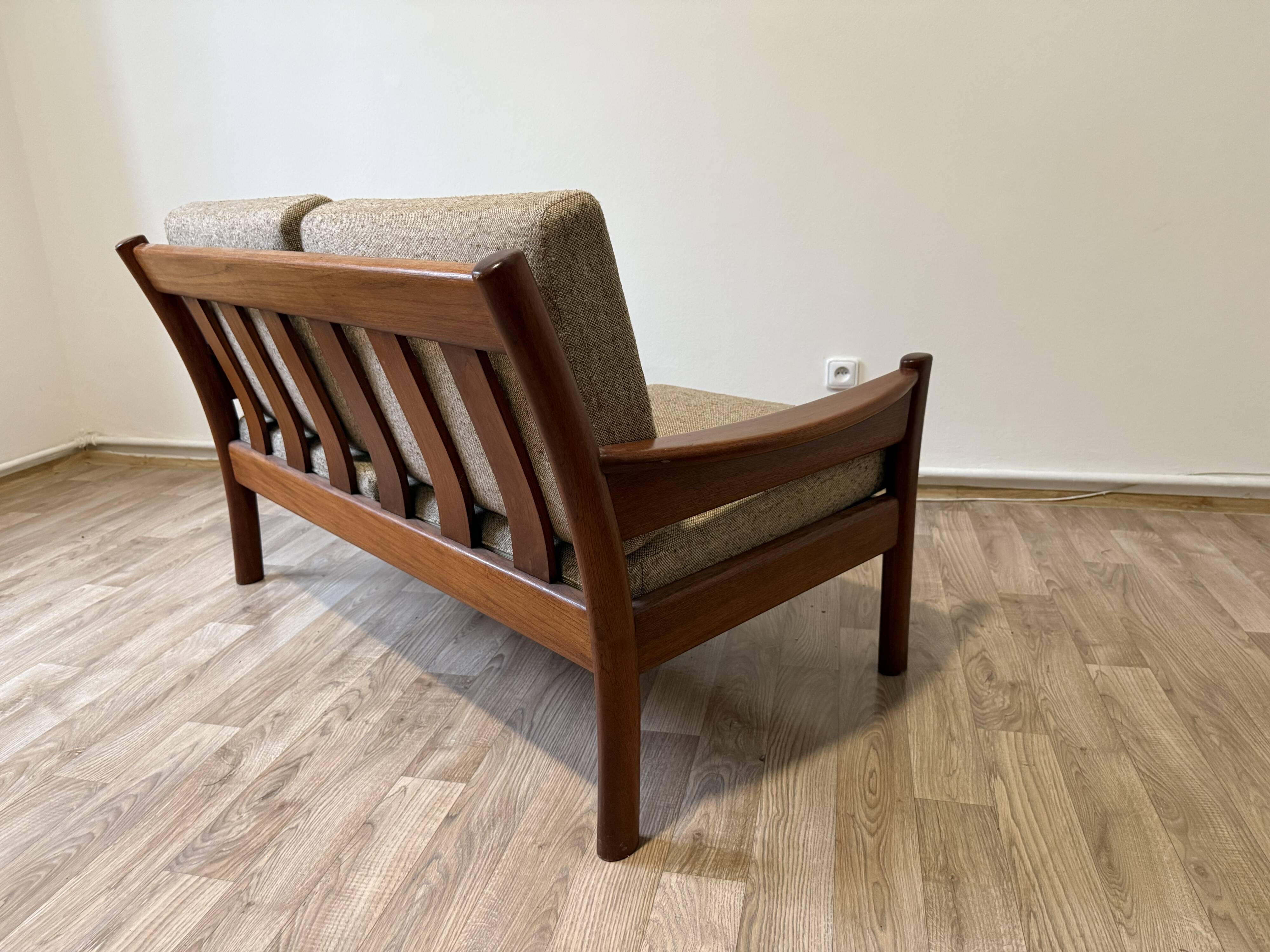 Canapé 2 places en teck danois des années 50 par Dyrlund, années 1970