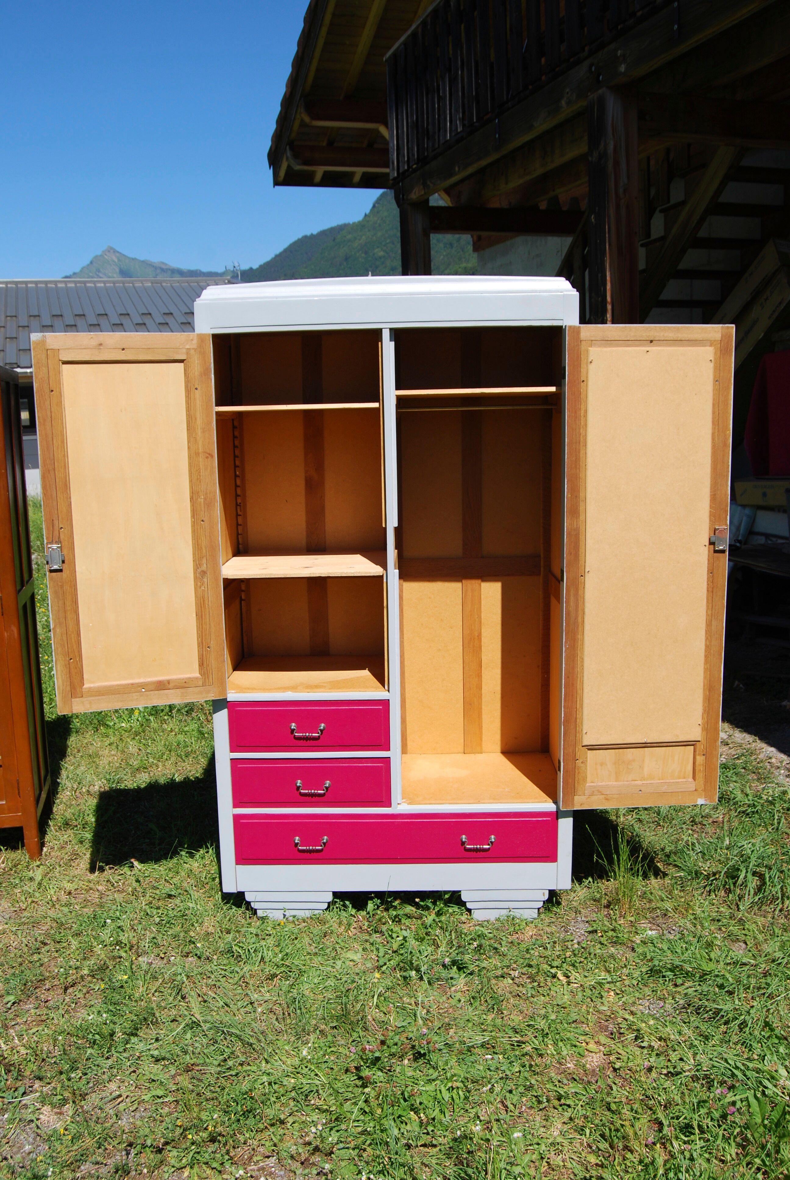 Wardrobe with drawers. 208x116x55cm