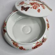 Bonbonnière en porcelaine à décor de paon, 18 cm