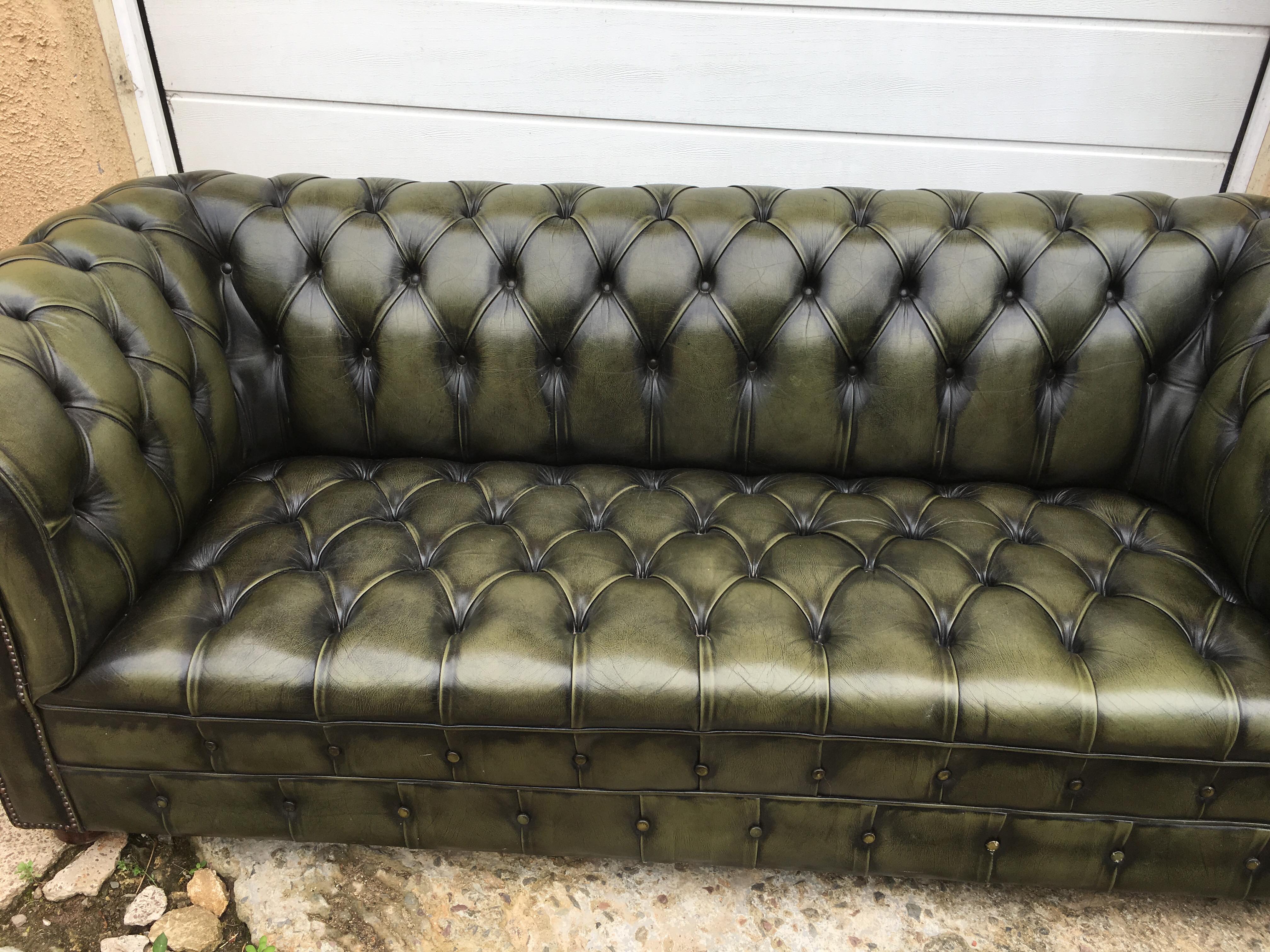 Canapé chesterfield 3 places en cuir de buffle