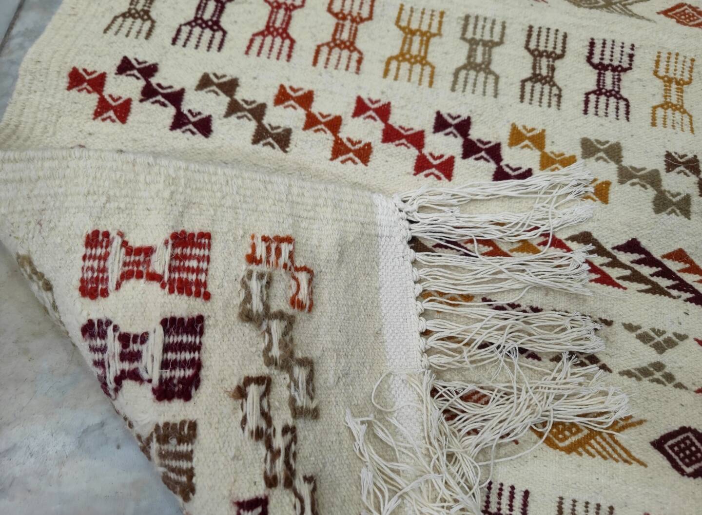 Hand-woven margoum rug in natural wool