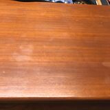 Table with Scandinavian-style extension spieces