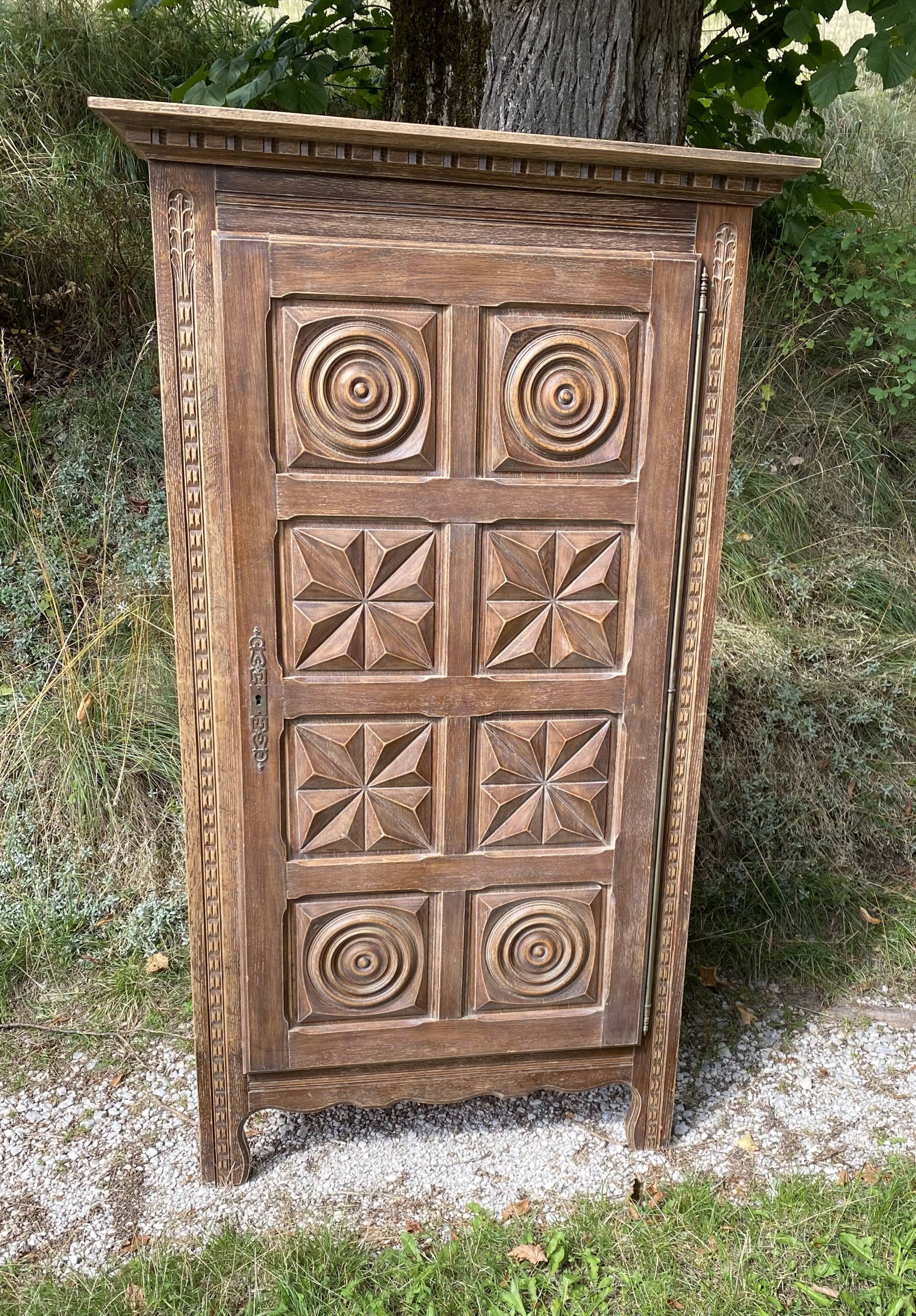 Petite bonnetière vintage 1960 sculptée