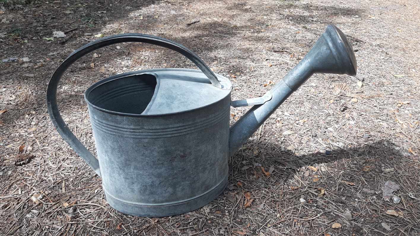 Zinc watering can