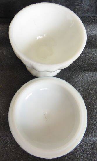 Sucrier vintage en verre blanc épais