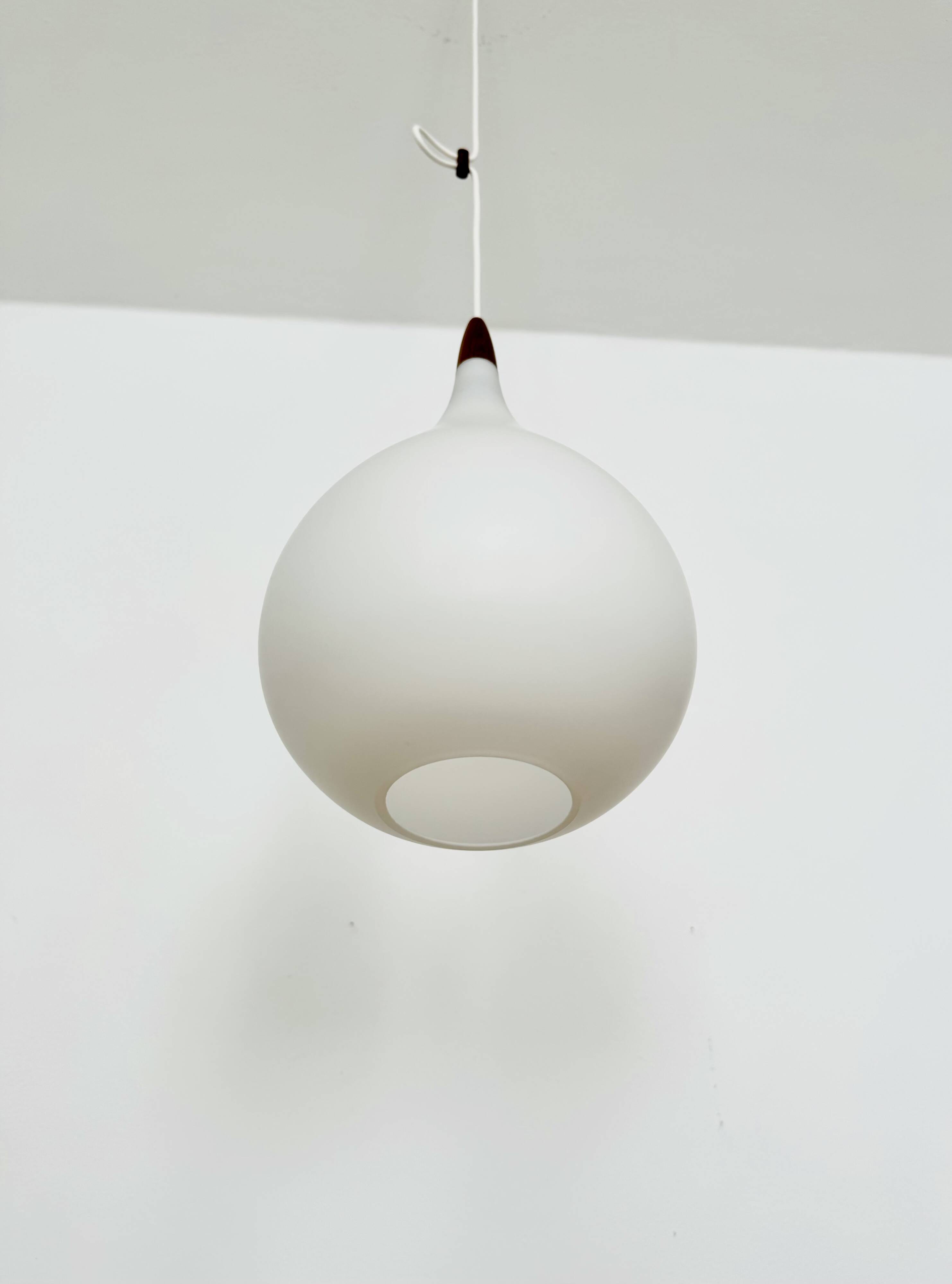 Lampe à Suspension Opaline par Uno et Östen Kristiansson