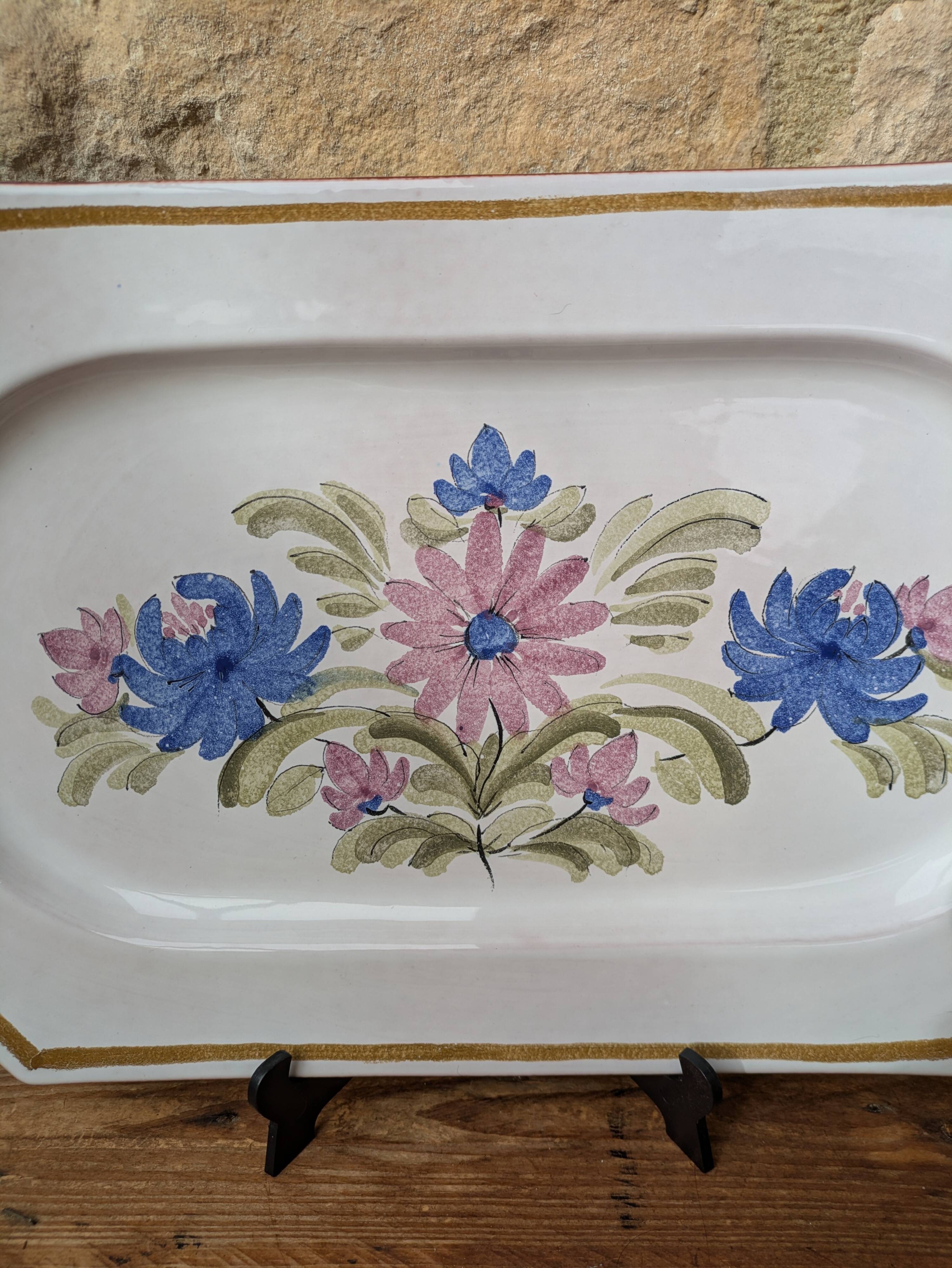 Rectangular earthenware dish with a glazed finish, decorated with a bouquet of flowers.