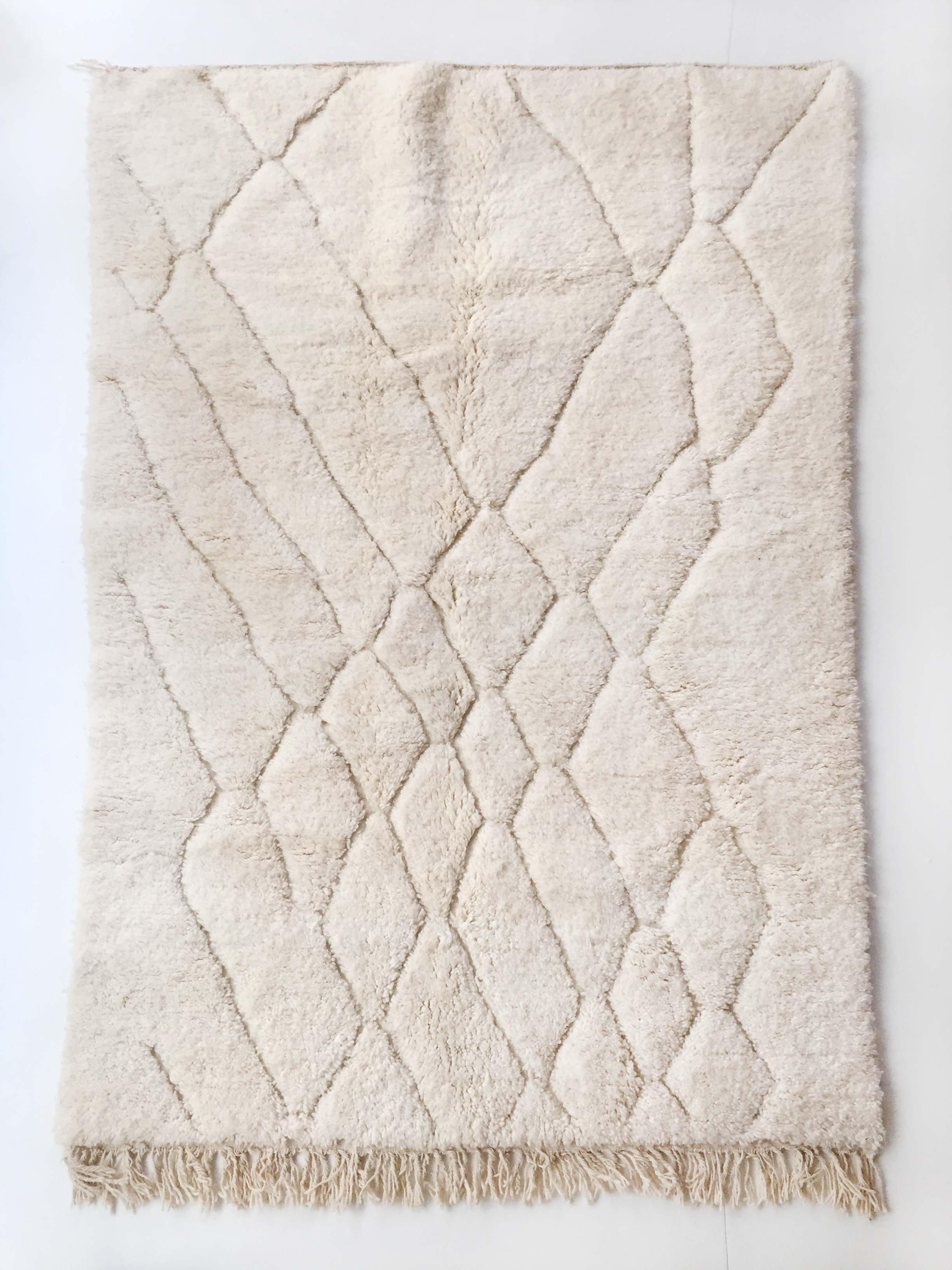Moroccan Berber carpet Beni Ouarain ecru plain with engraved diamonds 247x154cm