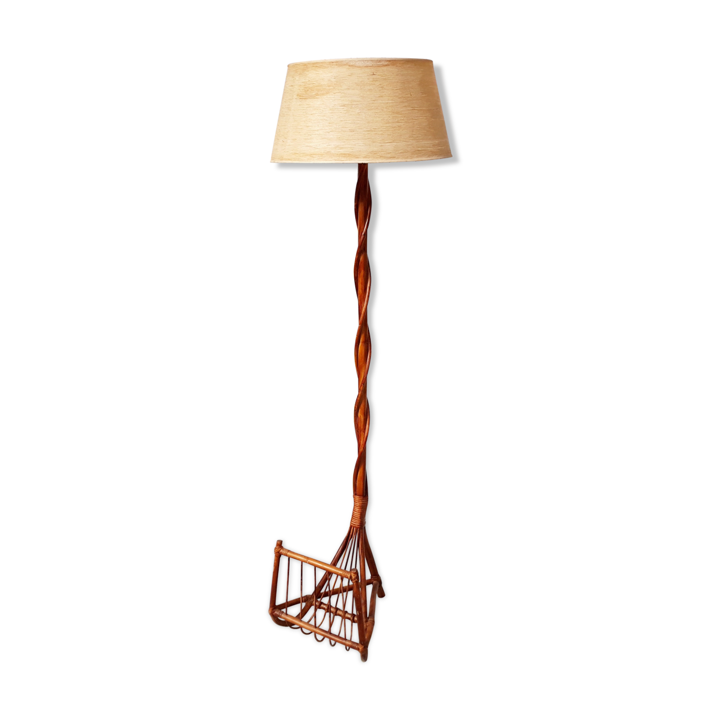 Lamppost wears vintage rattan magazine