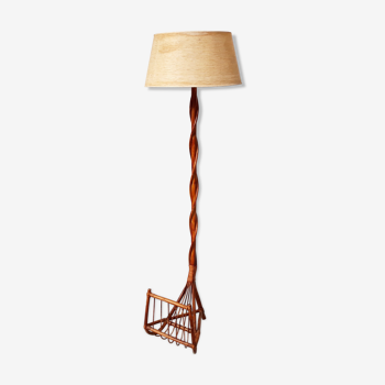 Lampadaire porte revue vintage en rotin