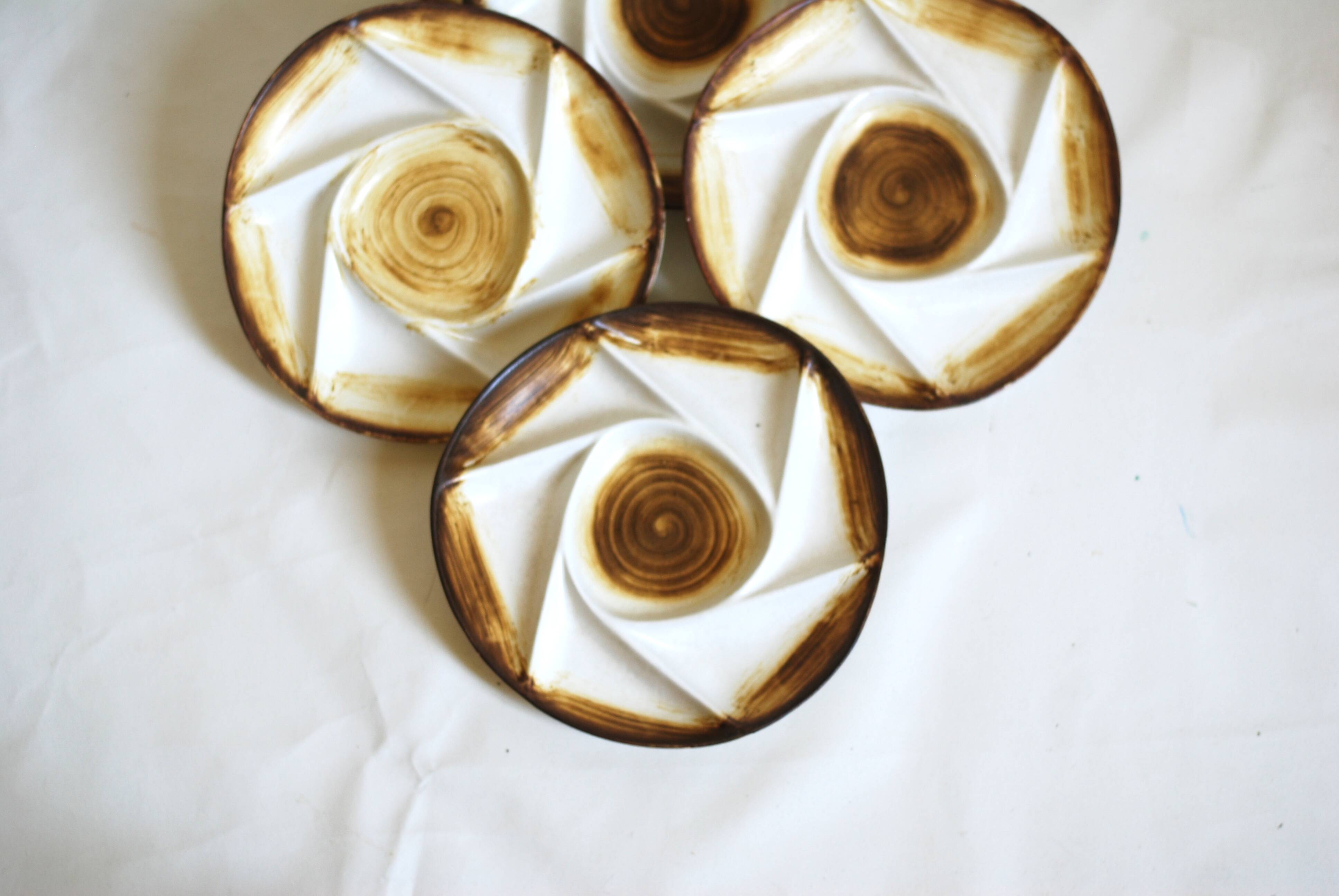 Divided plates in vintage French hand-painted stoneware "Longchamp"