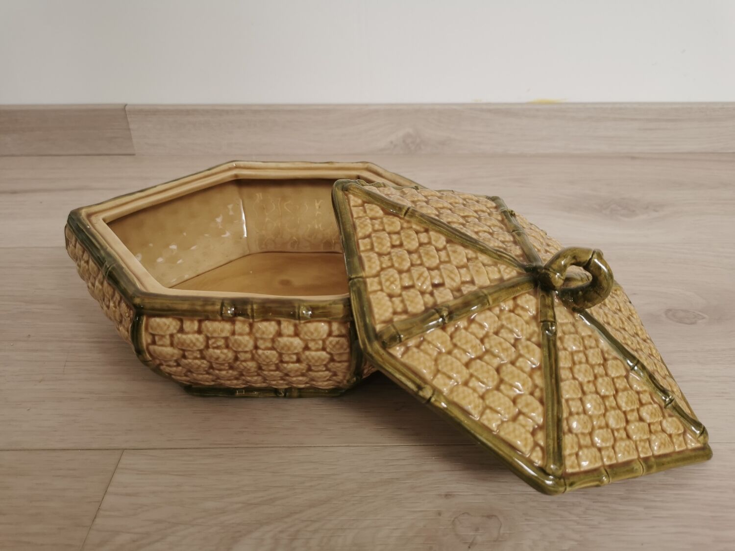 Vintage ceramic jewelry box