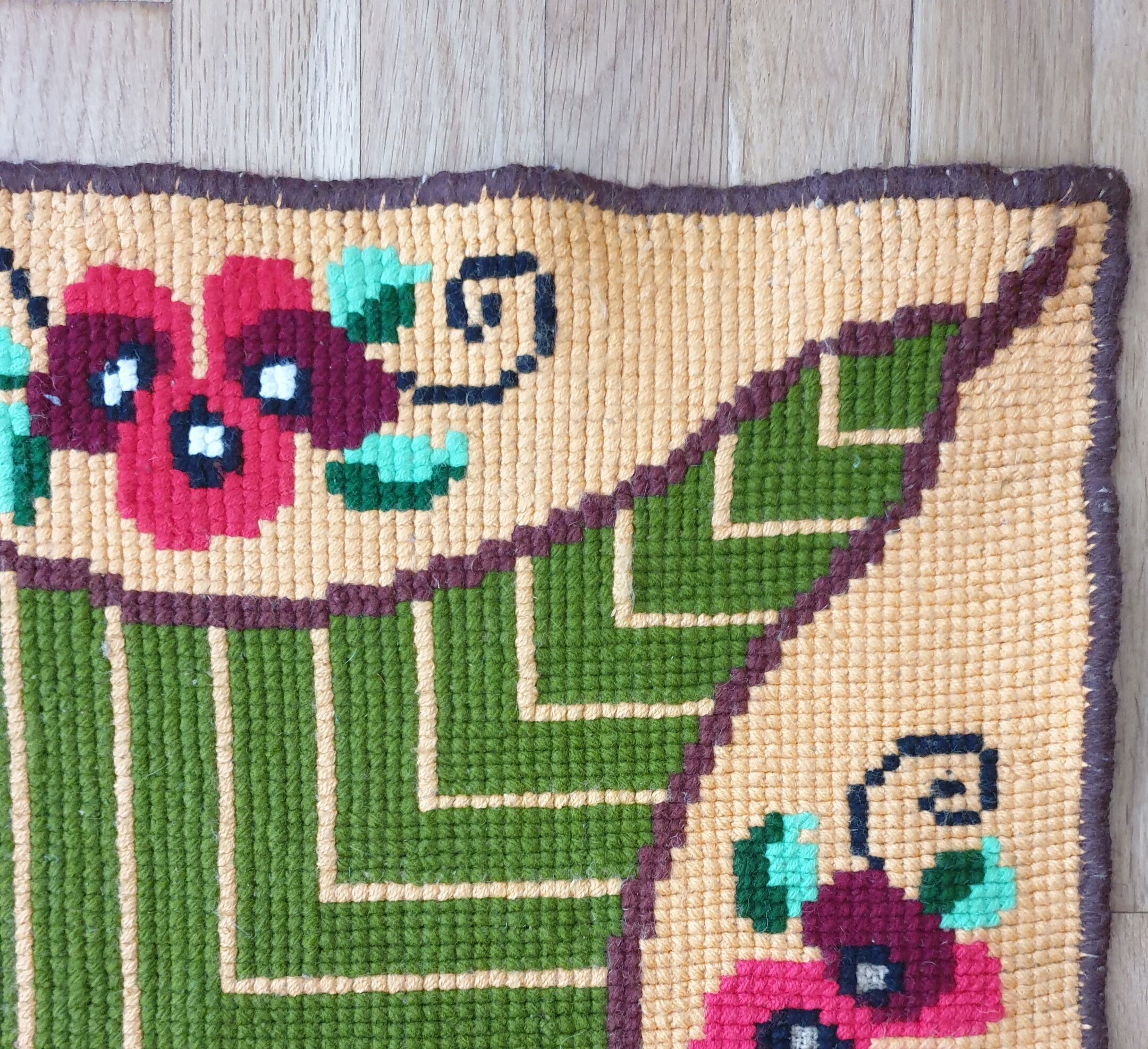 Gorgeous cross stitch floral carpet with red roses made by hand on heme Romania 148x196cm