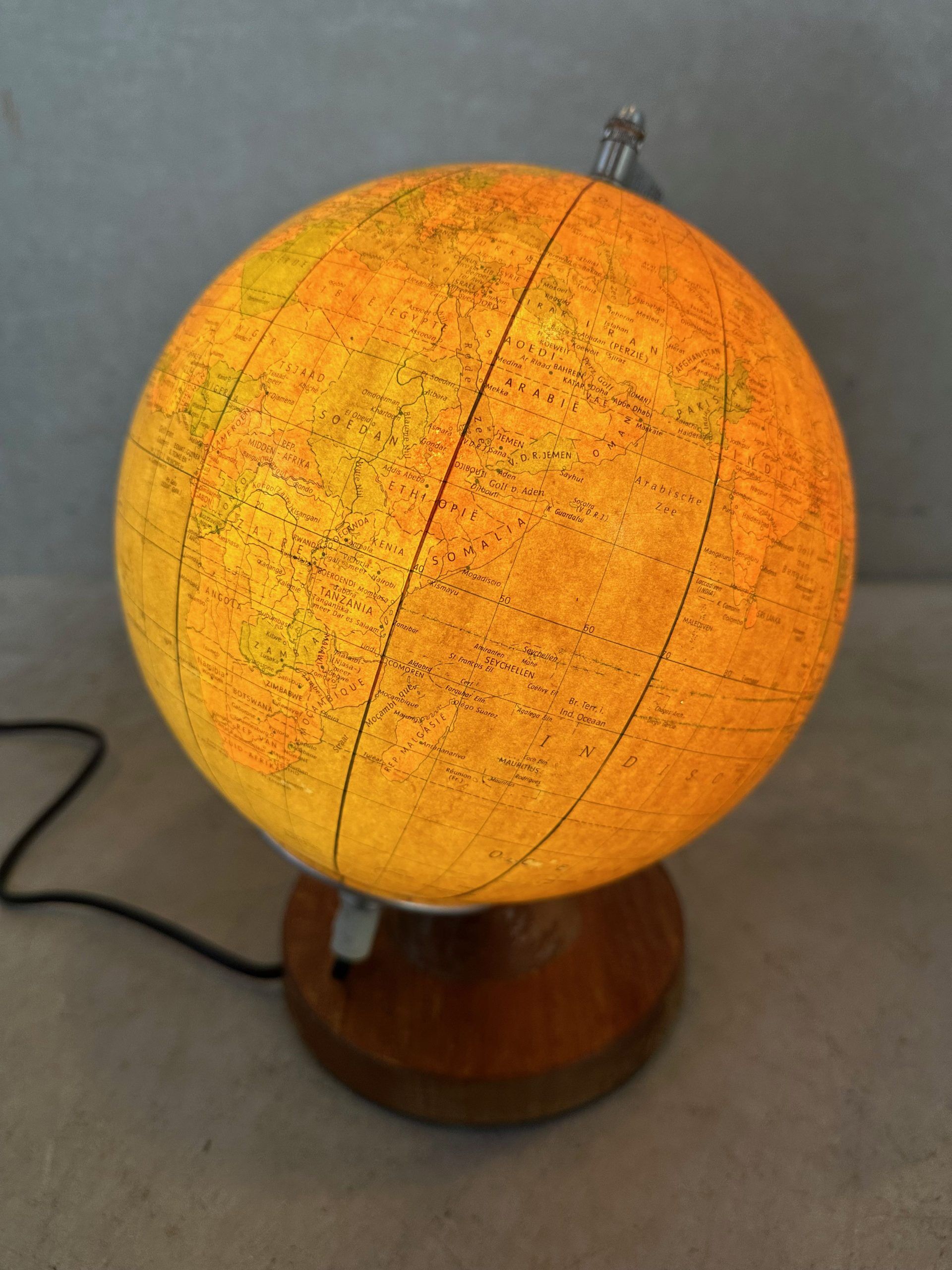 Vintage globe 1980 / lighting – glass